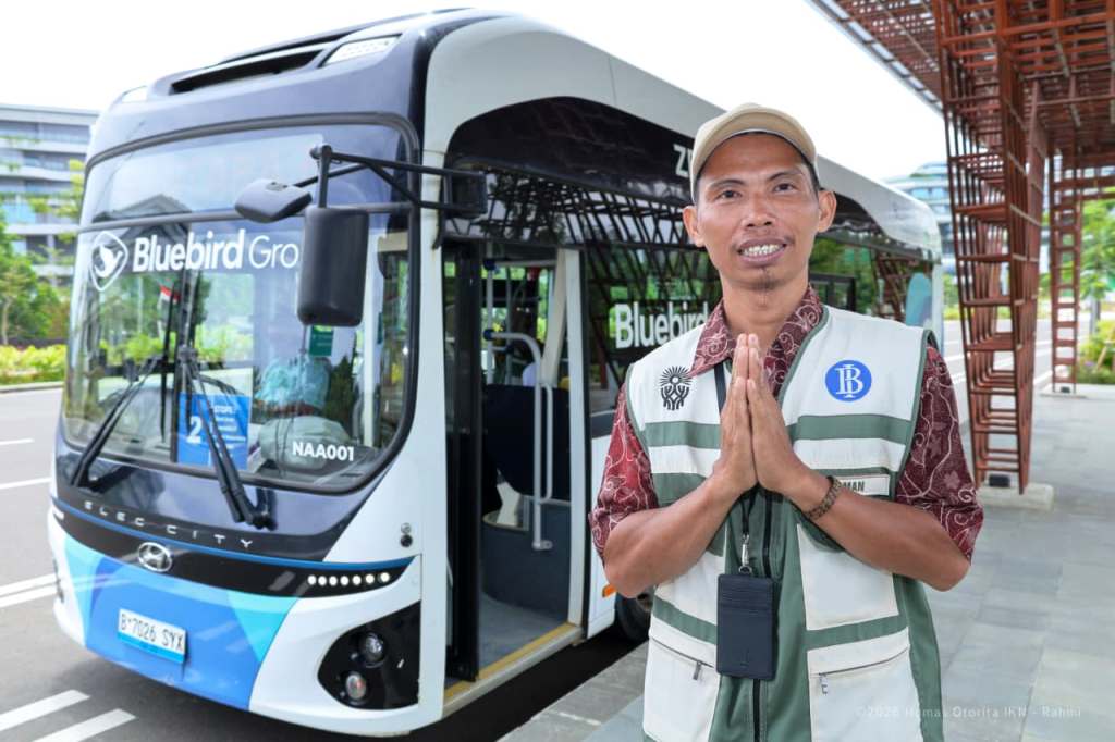 OIKN saat ini menyediakan tiga armada bus berbasis listrik untuk melayani mobilitas di KIPP IKN. Foto: Ekspos Kaltim/Erik Alfian