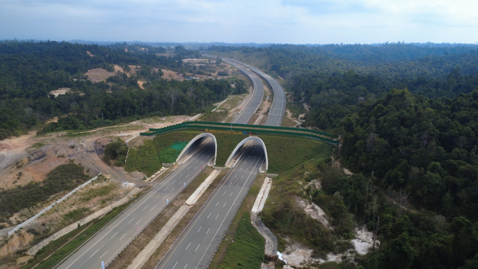 Jalan Tol Balikpapan-IKN yang beririsan dengan HLSW. (Foto : Eksposkaltim/Erik)