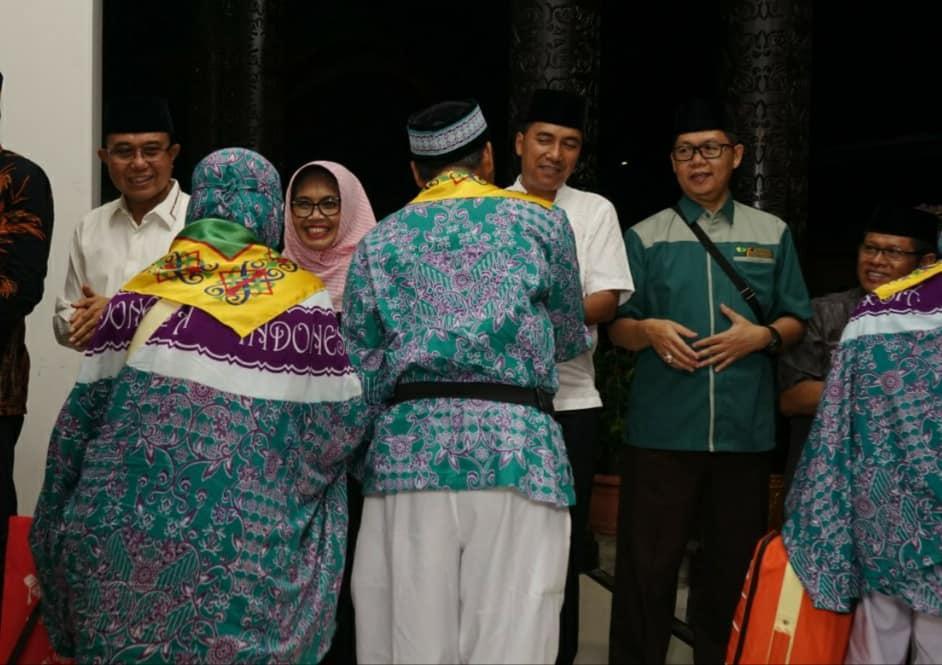 Wali Kota Neni Lepas Calhaj Bontang Kloter Pertama