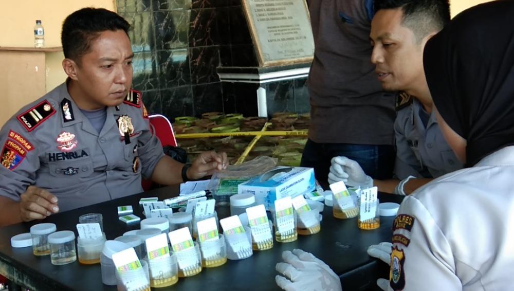 Mendadak, Anggota Satreskoba Polres Bone Dites Urine
