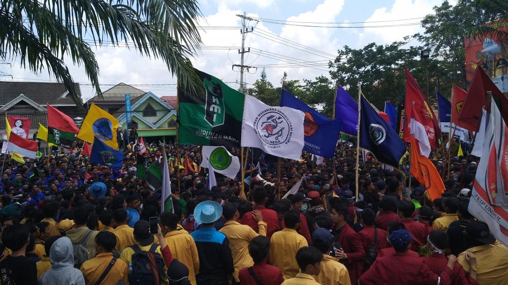 Tuding Reformasi Dikorupsi, Lautan Mahasiswa Kepung DPRD Kaltim
