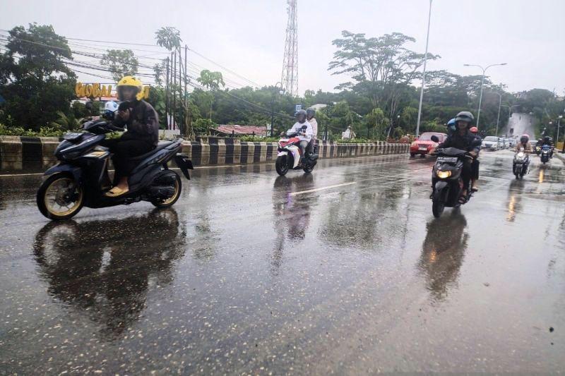 Hujan Mulai Turun di Kalimantan, Kaltim Masih Dibayangi Udara Kabur  