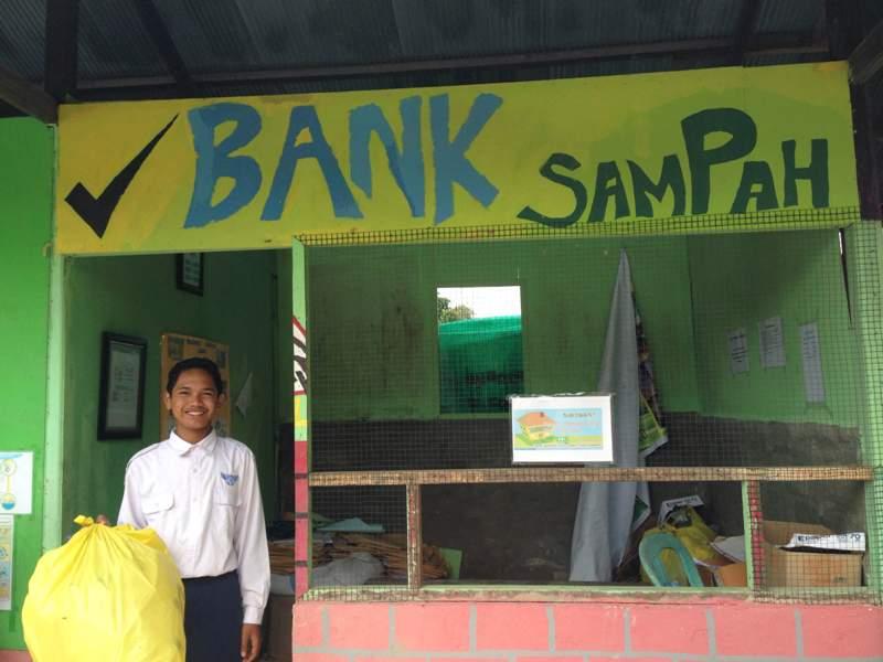 MENELISIK BANK SAMPAH MILIK SEKOLAH PERAIH ADIWIYATA MANDIRI