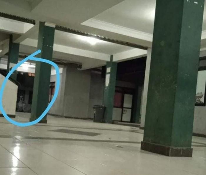 Foto Penampakan Sosok Putih di Rusun Viral, Pengelola Tuntut Pertanggungjawaban