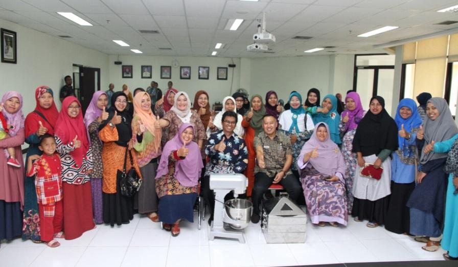 Pemkot Bontang Bantu Mesin Jahit dan Peralatan Produksi Kepada Kelompok Usaha Baru