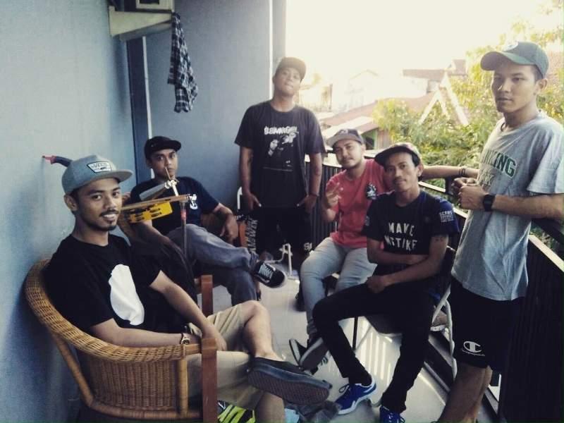 MENGENAL LEBIH DEKAT BAND THINK AGAIN ASAL SAMARINDA