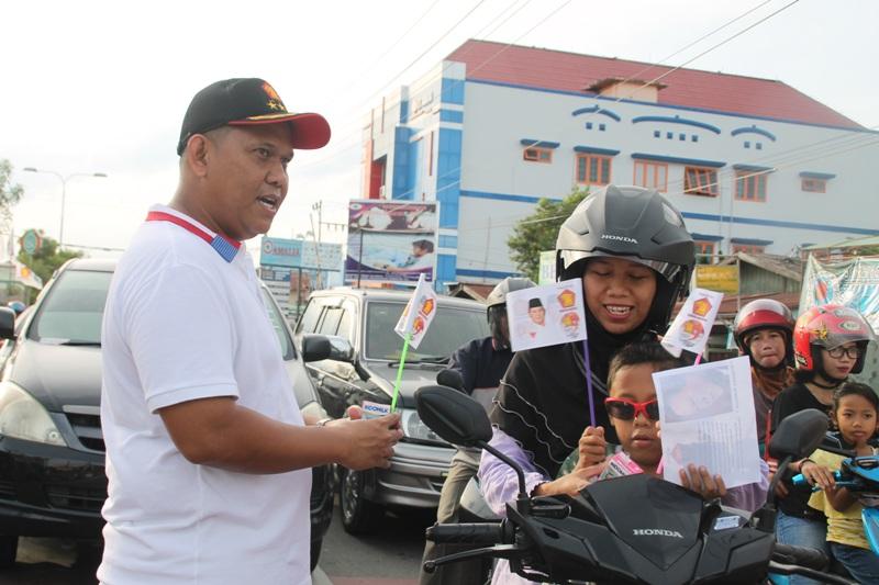 Revolusi Putih Gerindra Bagi-bagi Susu