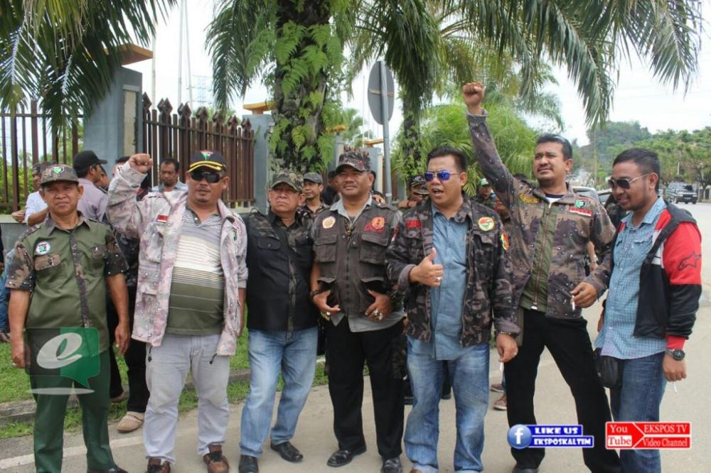 Massa Gabungan Ormas Tolak Laskar Manguni