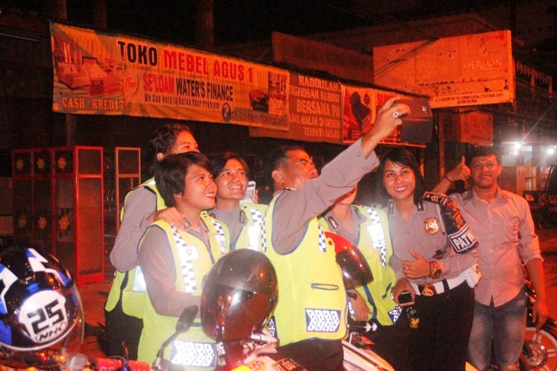 GELAR PATROLI MALAM, INI CARA WAKAPOLRES BONTANG HIBUR BAWAHAN