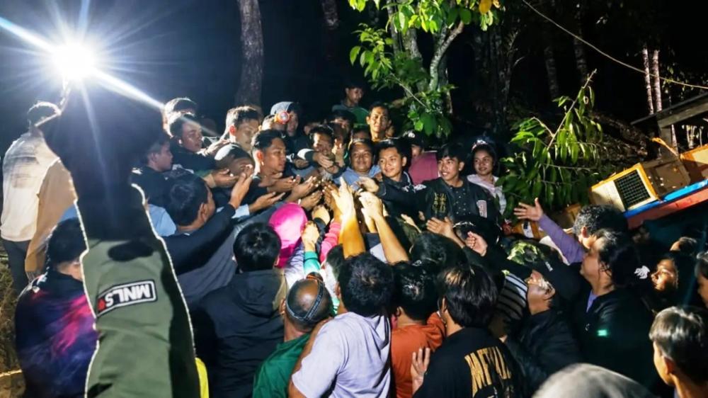 Kemarau Kepung Mahulu, Warga Long Apari Antre BBM Sejak Subuh demi Jatah 5 Liter