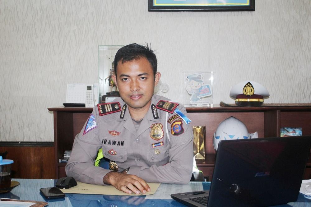 TEKAN LAKALANTAS, SATLANTAS POLRES BONTANG PASANG RAMBU PERINGATAN DI SEJUMLAH KAWASAN