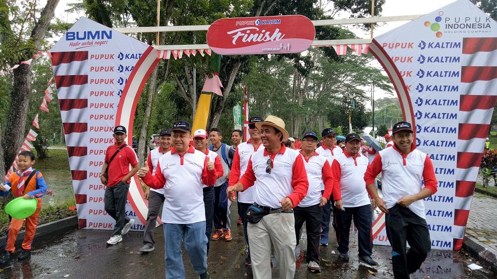Semarak Hari Kemerdekaan, PT PKT Gelar Jalan Sehat hingga Lomba Tradisional