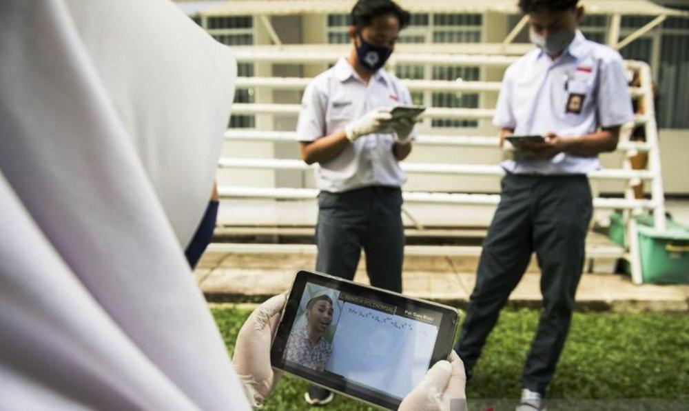 Sekolah Batasi Ponsel, Psikolog Ingatkan Jangan Pakai Cara Menghukum