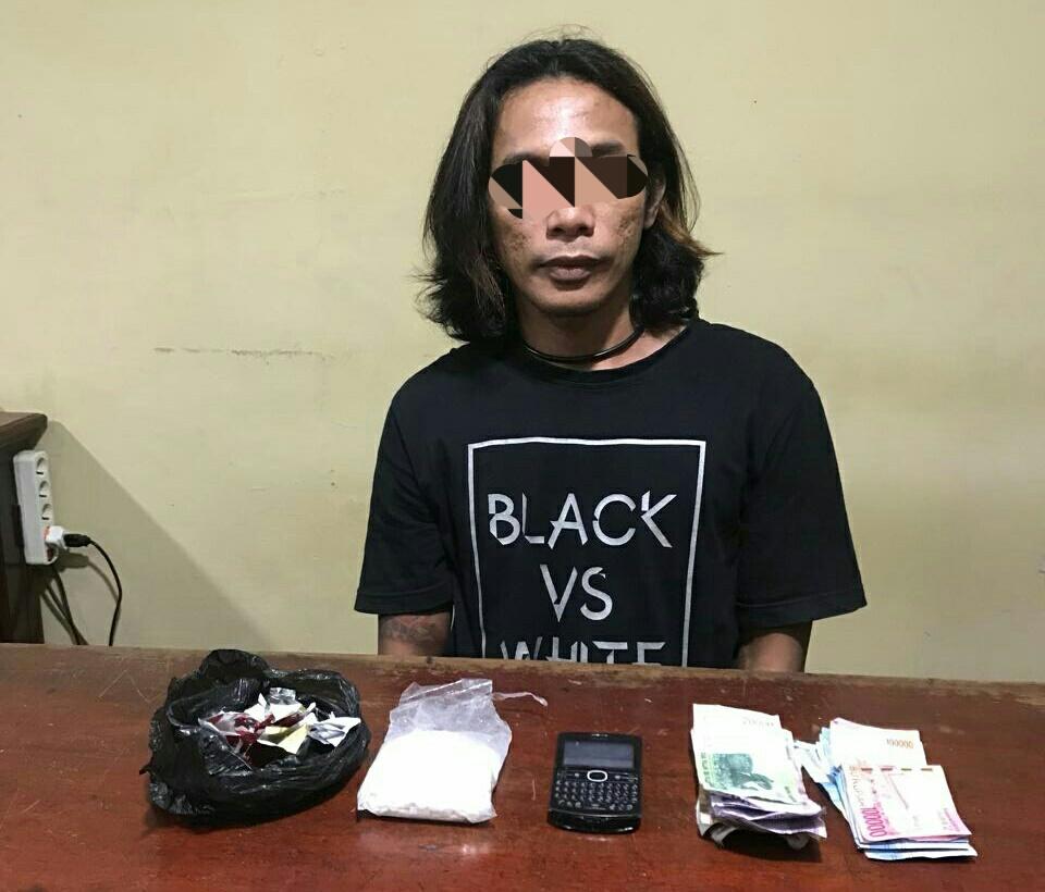Disergap Polisi, Fandi Ketahuan Simpan Pil Koplo di Sepatu Boat