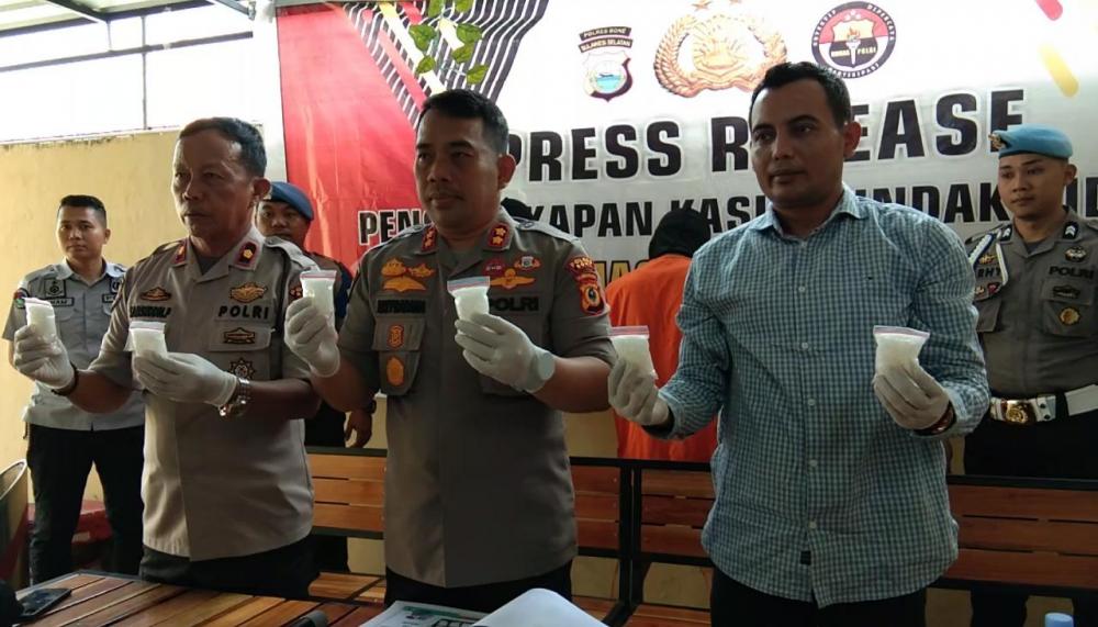 Sabu Seberat 739 Gram Gagal Edar di Bone, 2 Pengedar Asal Wajo Diringkus