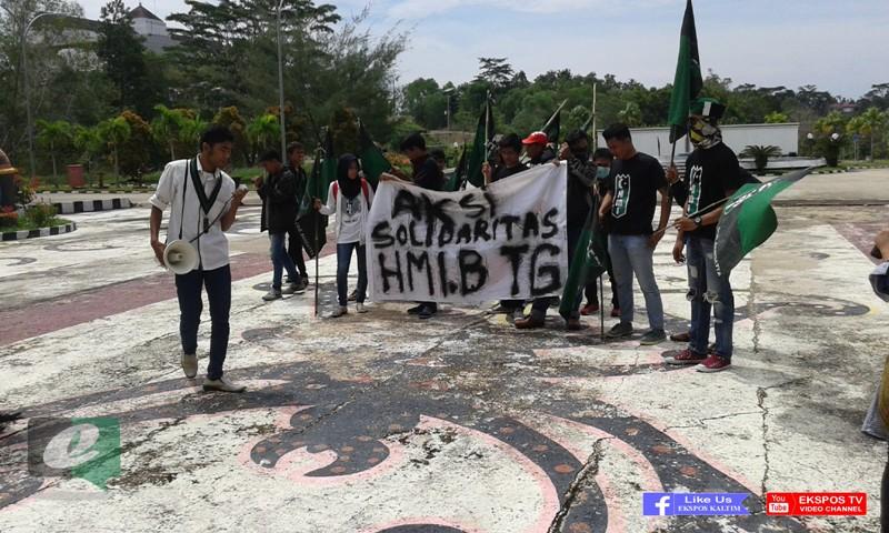  Puluhan Kader HMI Gelar Aksi Solidaritas Di Kantor DPRD Bontang