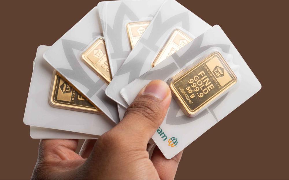 Pasar Emas Terguncang, Harga Emas Antam Ambruk Rp16.000 per Gram