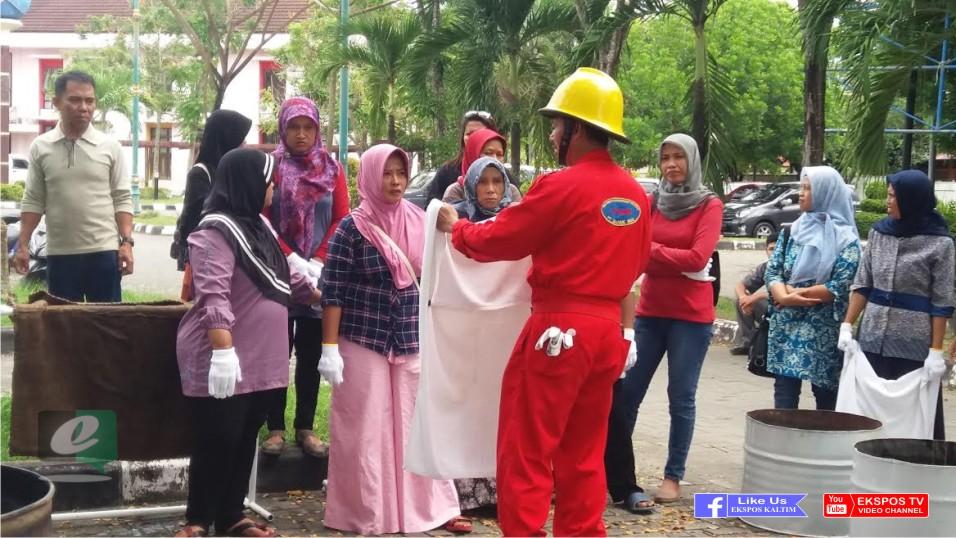 PT Badak Beri Pelatihan Penanggulangan Kebakaran ke Warga
