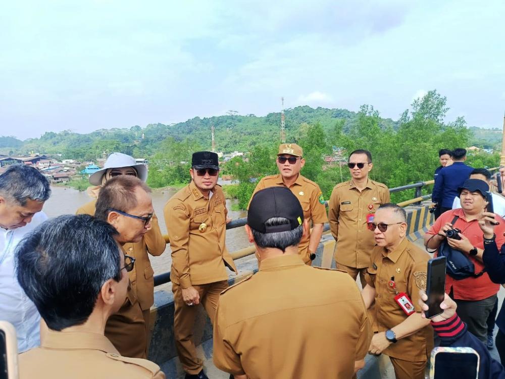 Setelah Viral di Media Sosial, Gubernur Kaltim Turun Tangan ke Jembatan Mahulu