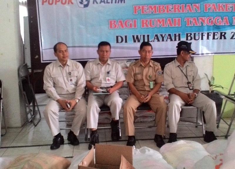 PERUSAHAAN PKT BAGIKAN SEMBAKO GRATIS BAGI WARGA RTM DAN LANSIA 