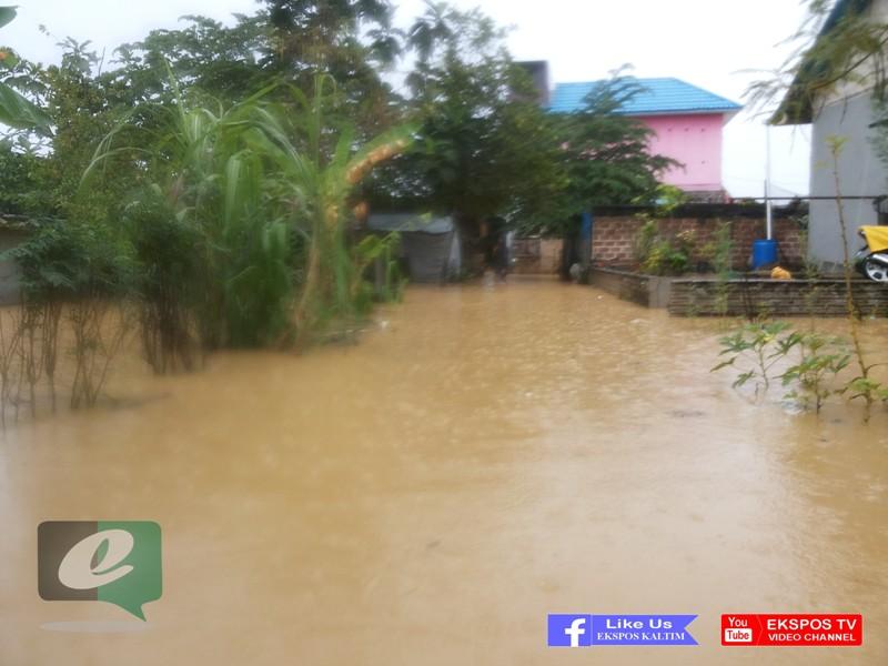 BONTANG DIGUYUR HUJAN, 300 RUMAH WARGA API-API TERENDAM BANJIR