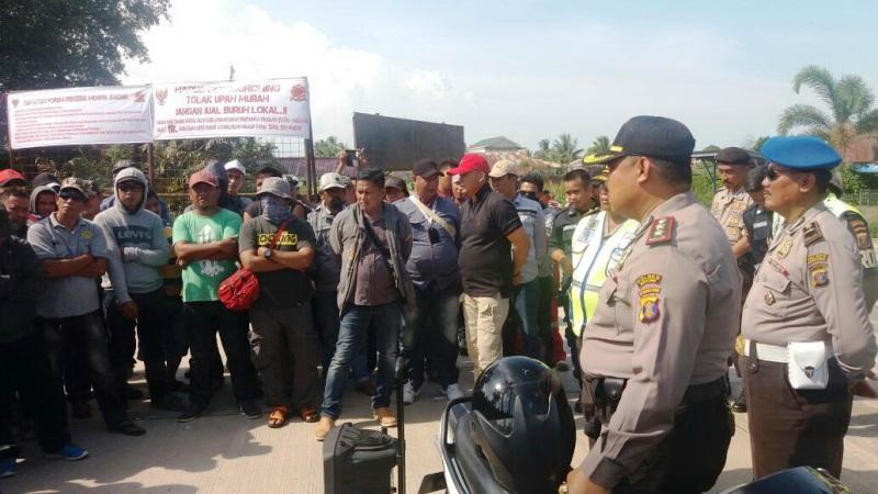 Ratusan Personel Kawal Aksi Damai di Muara Badak