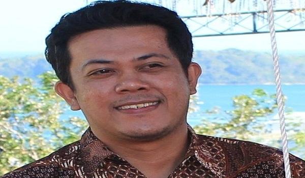 IMPLEMENTASI TEKNOLOGI INFORMASI TERKSESAN SEMRAWUT DAN TIDAK TEPAT GUNA