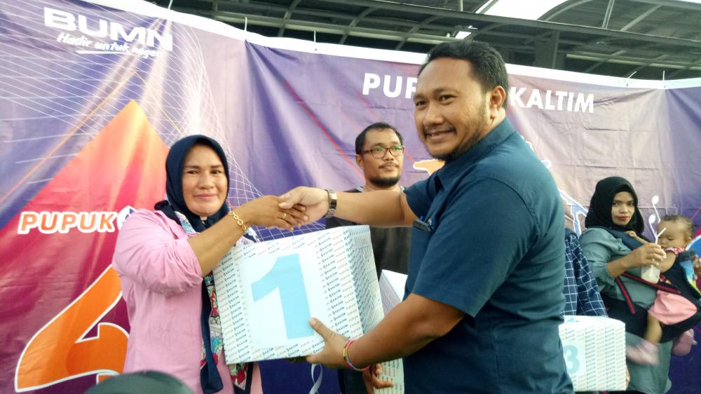 Masyarakat Bontang Kuala Antusias Ikuti Karaoke Road Show Pupuk Kaltim