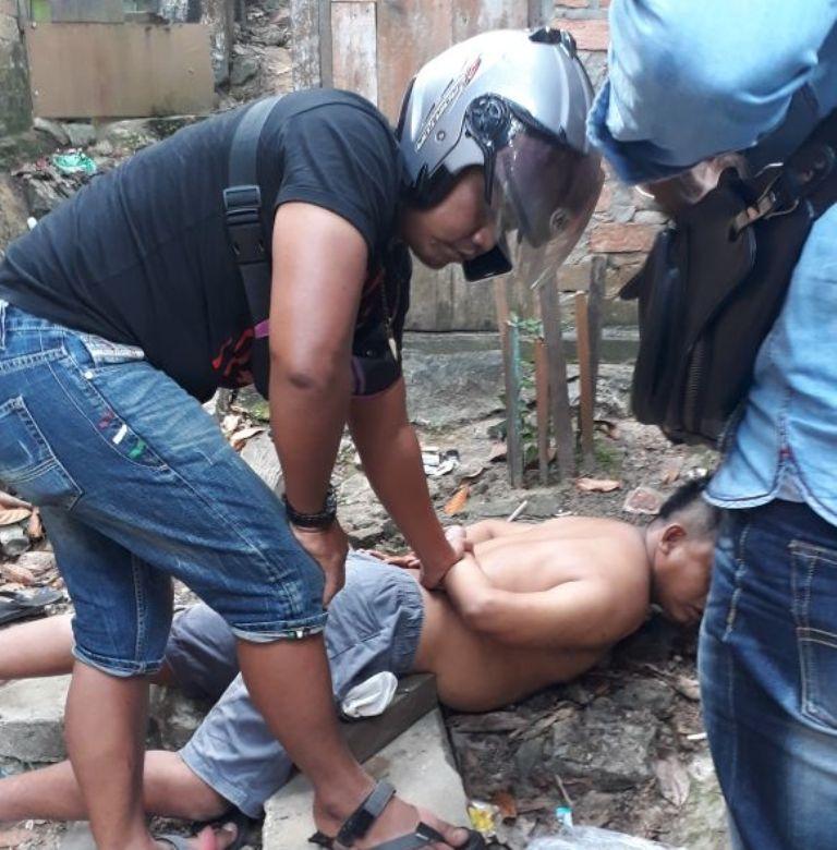 Pesta Sabu di Kolong Rumah, Pelaku Dilarikan ke Rumah Sakit 