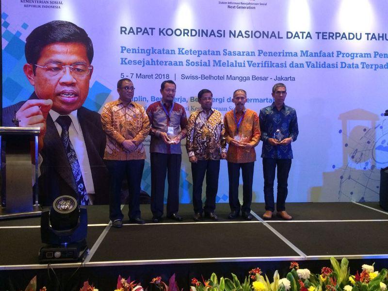 Aktif Input Data di SIKS-NG, DSP3M Bontang Diganjar Penghargaan dari Mensos
