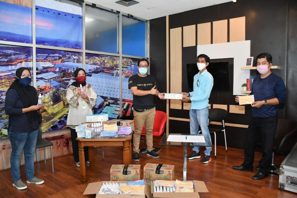 Lawan Corona, Pupuk Kaltim Bagi Masker Hingga Vitamin Kepada Jurnalis Bontang