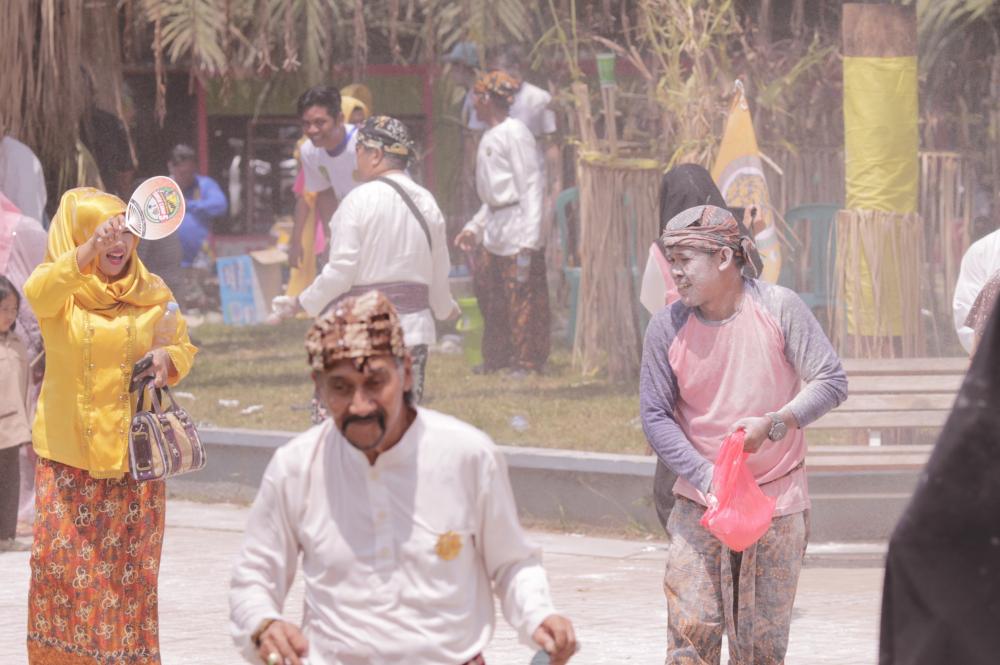 Belimbur Tandai Penutupan Pesta Adat Pelas Tanah 2 Kutim 2017 