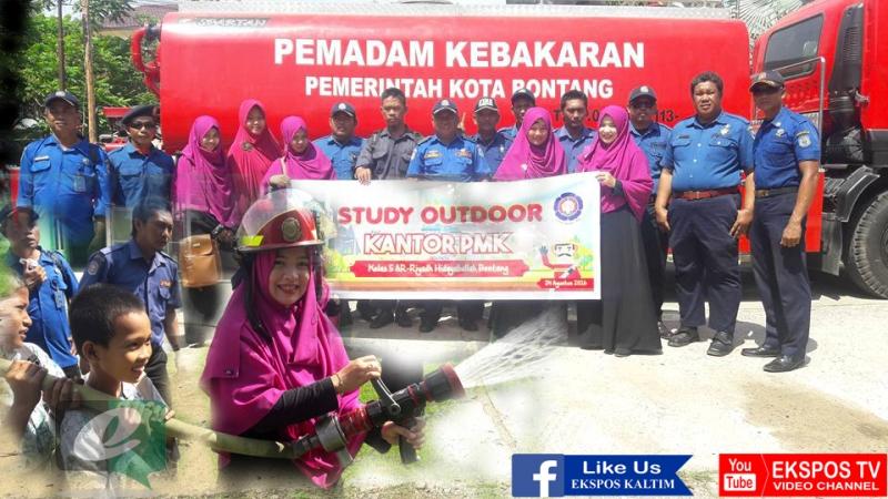 BPBD AJARI PULUHAN SISWA SD HIDAYATULLAH CARA PADAMKAN API 