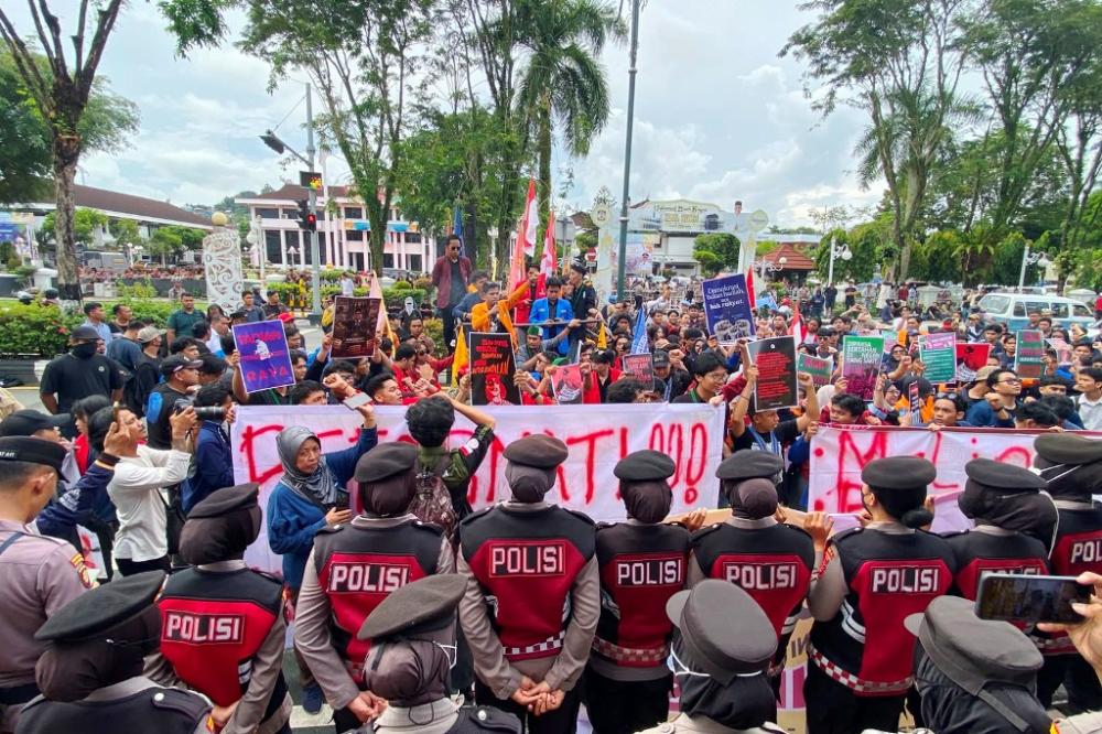 Pertalite Dibatasi, Pertamax Melambung, Ratusan Mahasiswa di Balikpapan Turun ke Jalan