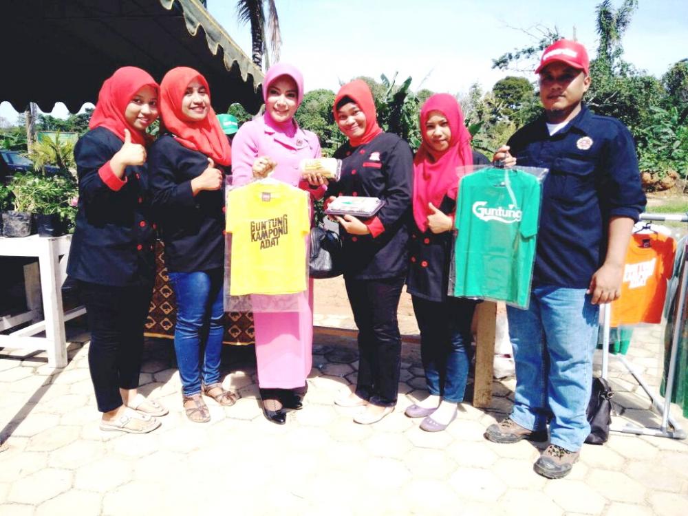 Pemuda Guntung Kembangkan Kaos "Kuntul Perak" dan "Jukut"