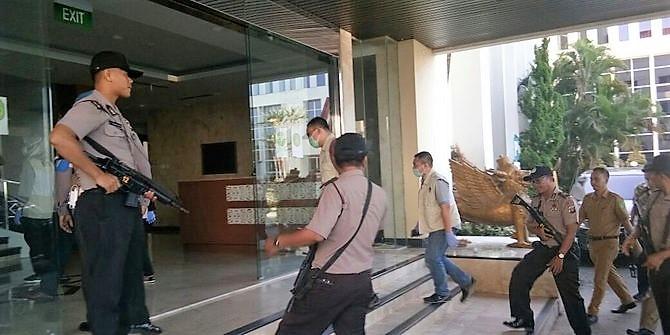 Geledah Kantor Bupati Rita, KPK Amankan Puluhan HP