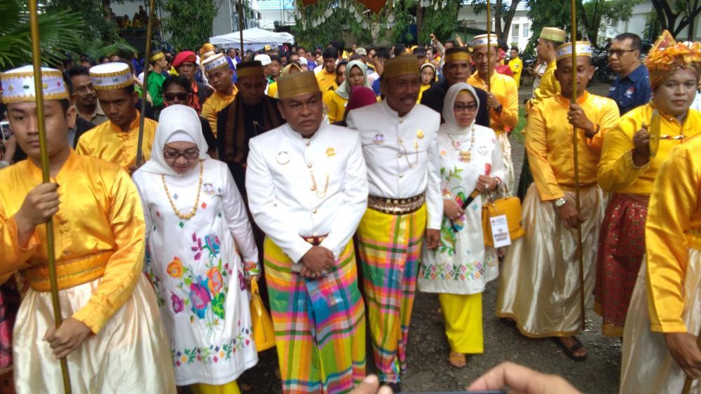 Mendaftar ke KPU Bone, Pasangan Tafadal Disambut Bak Raja