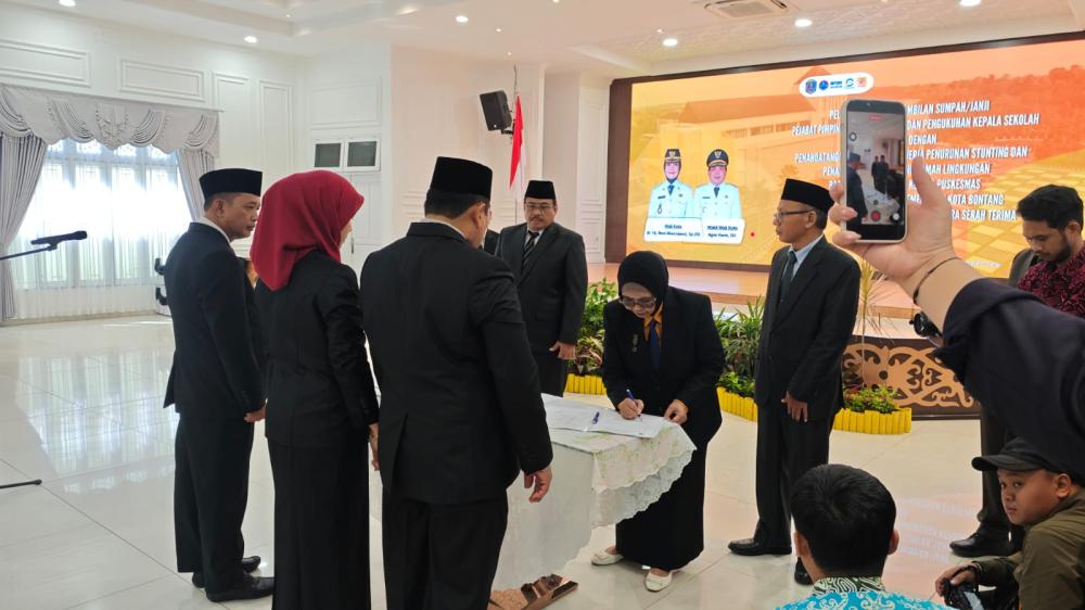 10 Kepala Sekolah Dikukuhkan, Wali Kota Neni Minta Wujudkan Zero Bullying