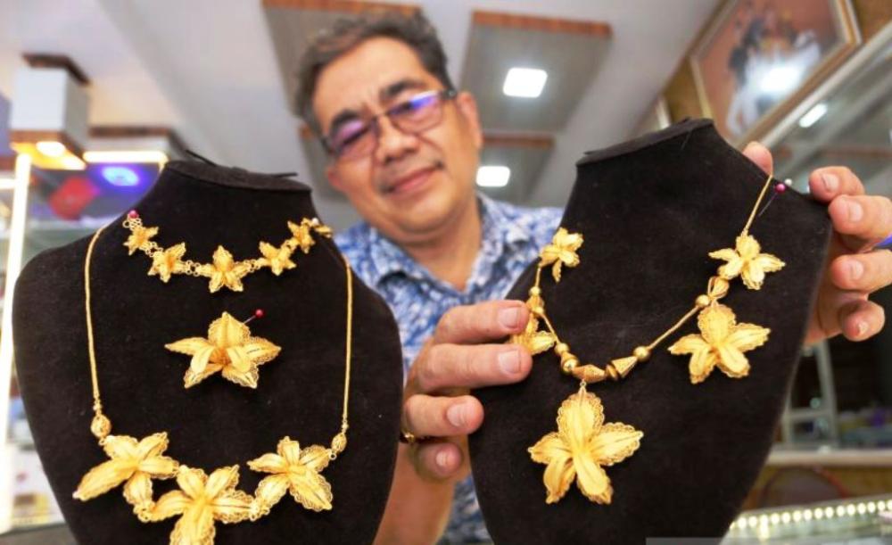 Harga Emas Antam Senin Ini Turun ke Rp2.940.000 per Gram 