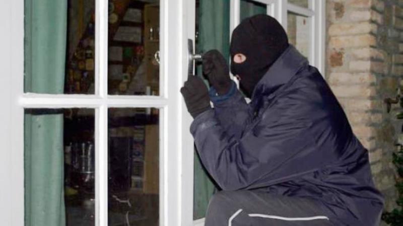 Masuk Lewat Jendela, Dua Rumah Kosong Diobok-Obok Maling 