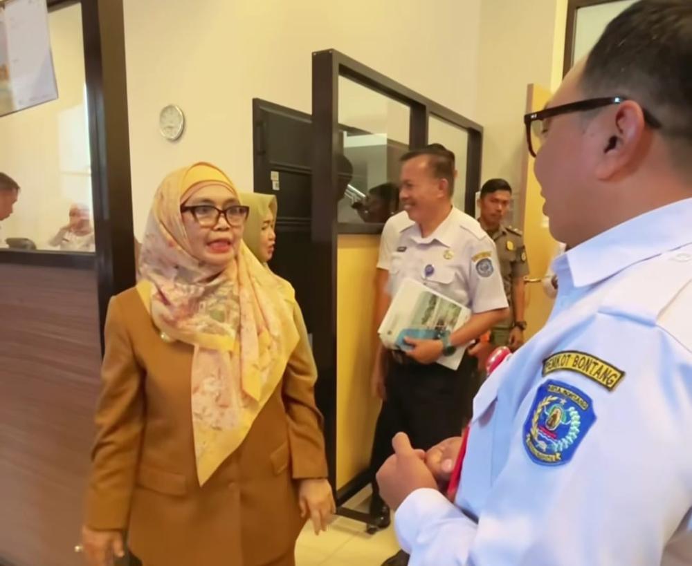 Wali Kota Neni Minta Pembuang Sampah di Beras Basah Ditampilkan Lewat CCTV