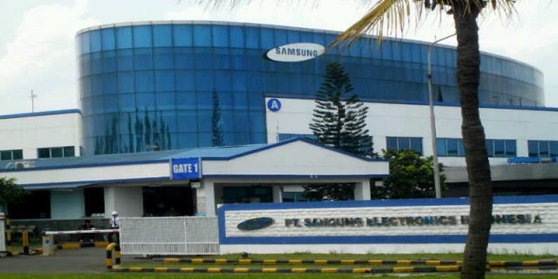 Terangi Pedalaman Kutim, PT SEIN Bagikan 1500 Lampu Solar Cell