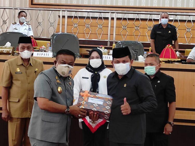 Paripurna, DPRD Bone Terima Dua Raperda Usulan Pemkab