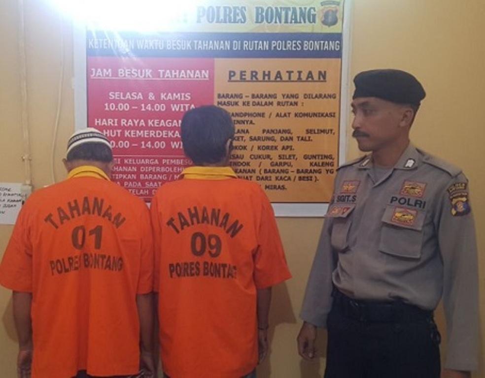 Duh, 2 Pria Paruh Baya Ditangkap saat Jualan Togel