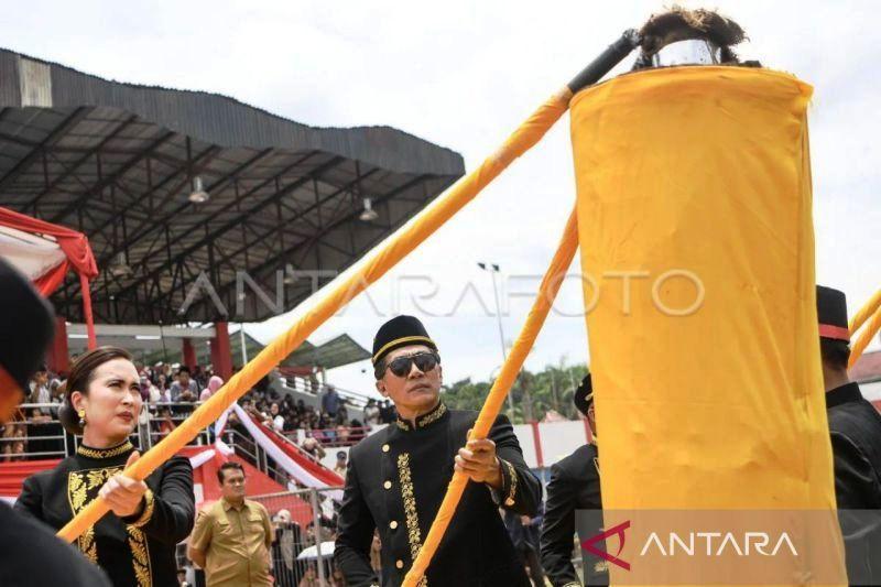 Tiang Ayu Jadi Penanda Sakral Pembukaan Festival Erau Kutai