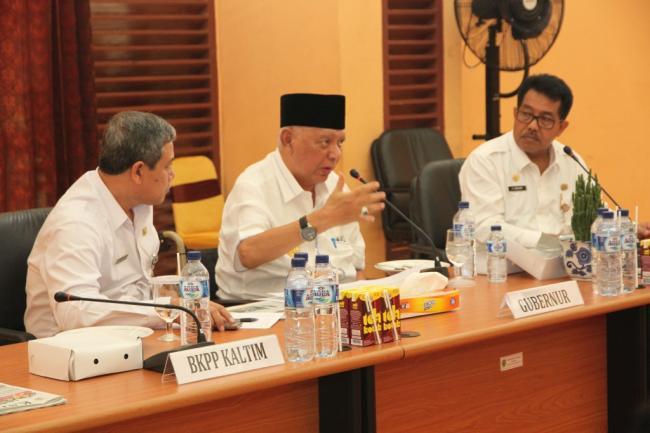 GUBERNUR KALTIM MINTA SKPD BERHEMAT 