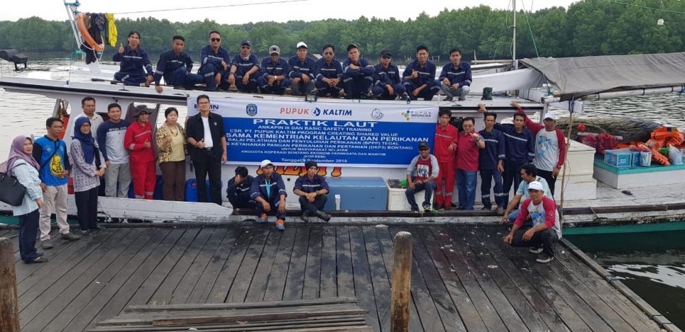 DKP3 Bontang Apresiasi 16 Nelayan yang Lulus  Pelatihan Ankapin III
