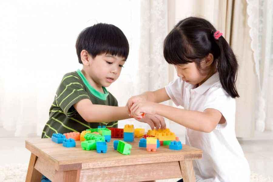 Kiat Kembangkan Kecerdasan Sosial Anak