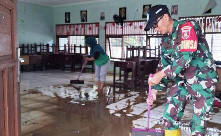 Belajar di Tengah Genangan: SMPN 24 Samarinda Menanti Relokasi 
