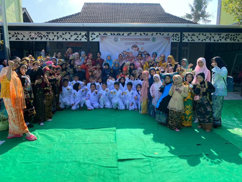 Semangat Kartini Menggema di SDN 001 Bontang Selatan, Siswa Tampil Kreatif dan Literatif